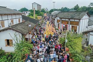 谢顿-夏普：如果得到机会会尝试在文班头上扣篮